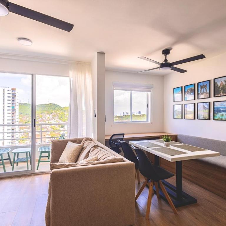Apartamento moderno cerca del mar y centro - Two-Bedroom Apartment - 1