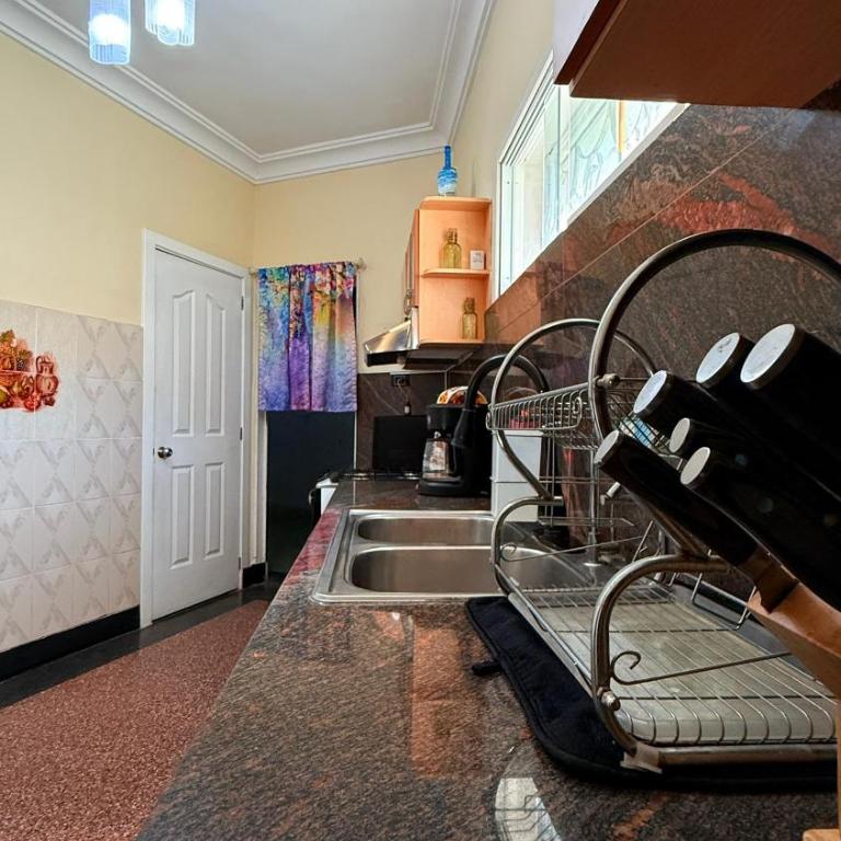 Brilliant 6-bedroom house with AC in vibrant Caracas - Casa - 20