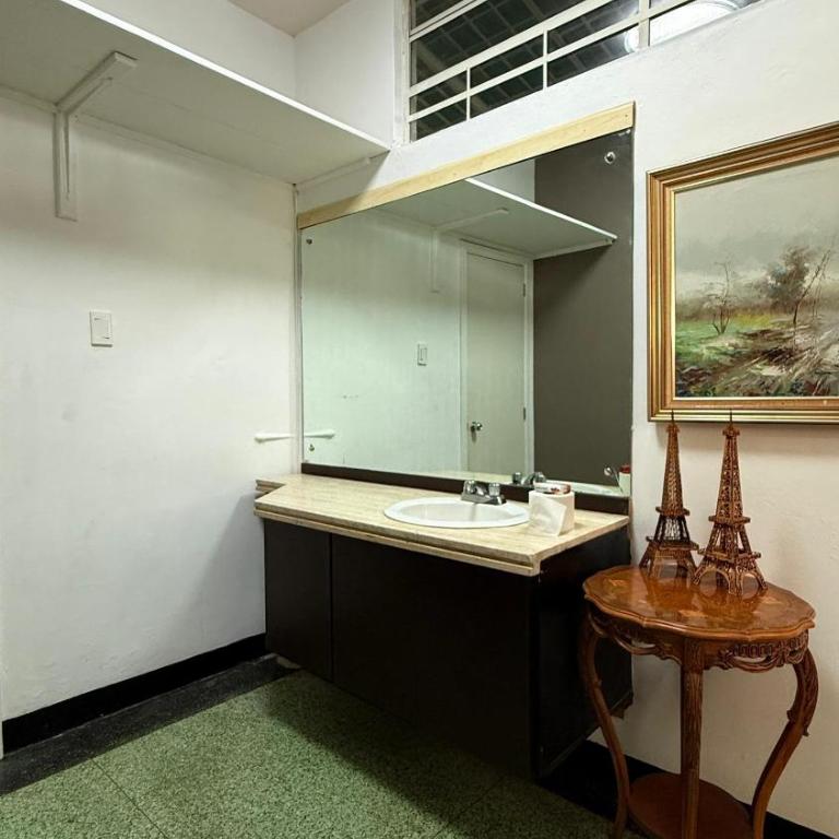 Brilliant 6-bedroom house with AC in vibrant Caracas - Casa - 37