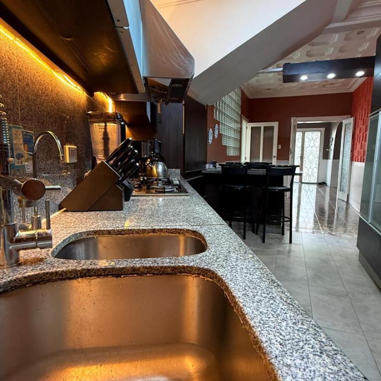 Brilliant 6-bedroom house with AC in vibrant Caracas - Casa - 11