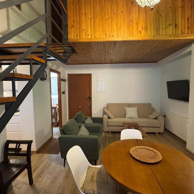 VISTAS Y PISTAS Acogedor y espacioso duplex en zona alta con garaje - Apartamento de 2 dormitorios - 5