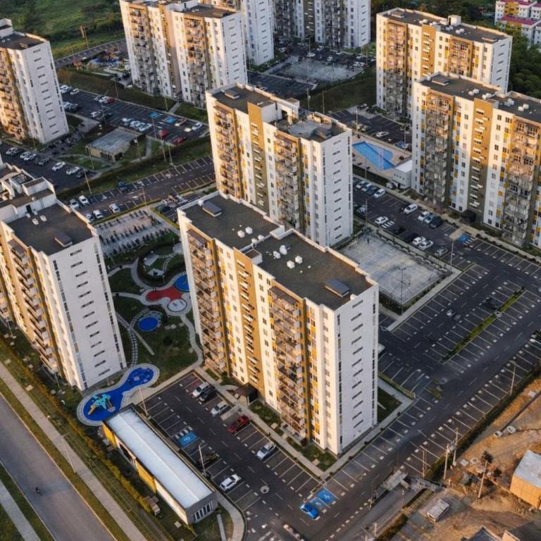 Apartamento nuevo en conjunto, Picina y Jacuzzi comunal - Parqueadero Privado - Apartamento de 3 dormitorios - 29
