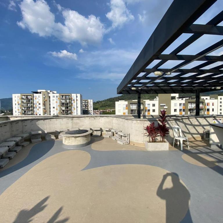 Apartamento nuevo en conjunto, Picina y Jacuzzi comunal - Parqueadero Privado - Apartamento de 3 dormitorios - 32
