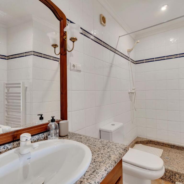 Casa Carolina Oasis with Heated Pool - Villa - 9