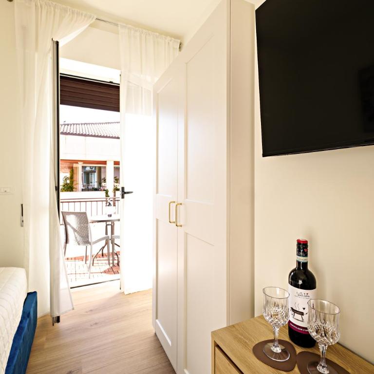 Marty Suites - Luxury Rooms - Camera Matrimoniale con Bagno Privato - 23
