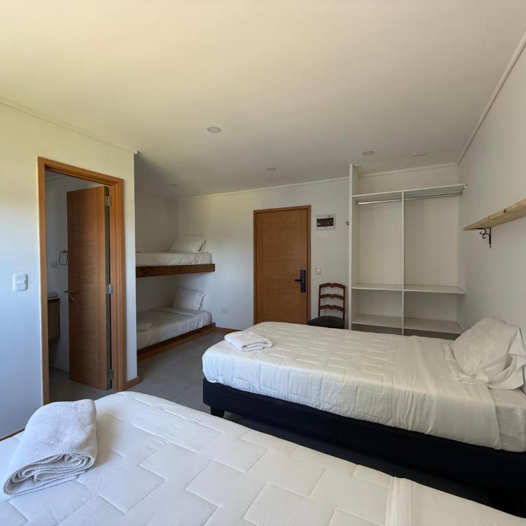 Apart Hotel Sol y Lago - Quadruple Room with Bathroom - 1