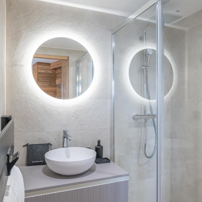 Appartement de haut standing, skis aux pieds, au cœur de l'Alpe d'Huez. Capacité 6 personnes. - FR-1-645-103 - Appartement - 10