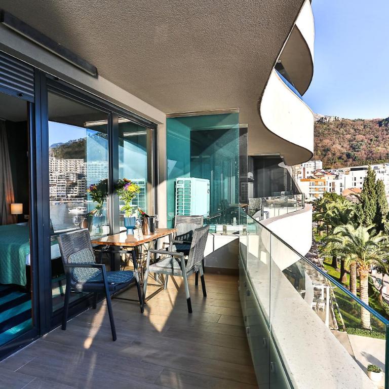 Royalis Suites Rafailovici - Beachfront Sea View Apartments - Deluxe King Suite with Panaromic Sea View - 5