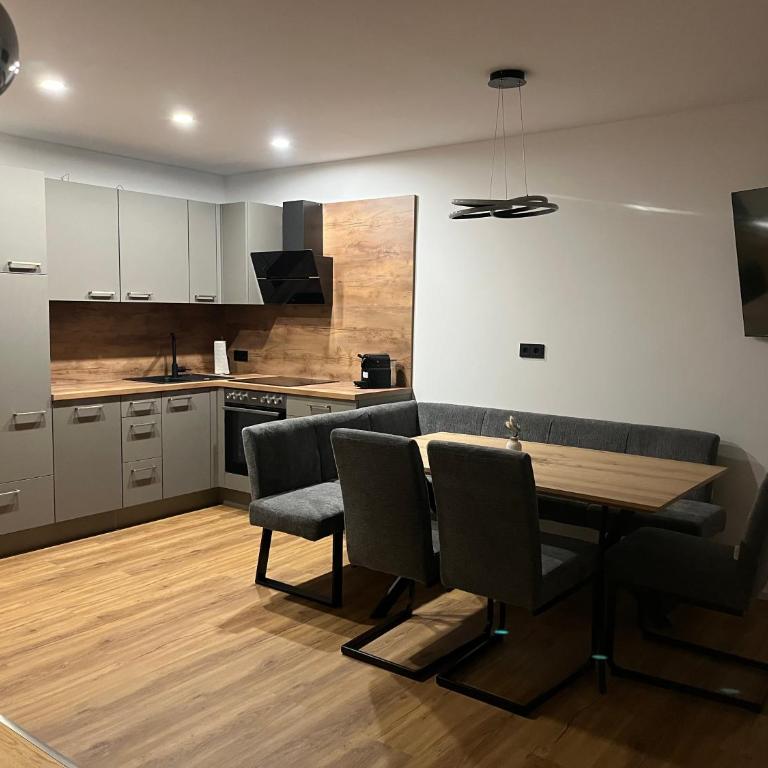 Moderne Ferienwohnung nahe Salzburg & Eugendorf - Apartment - 1
