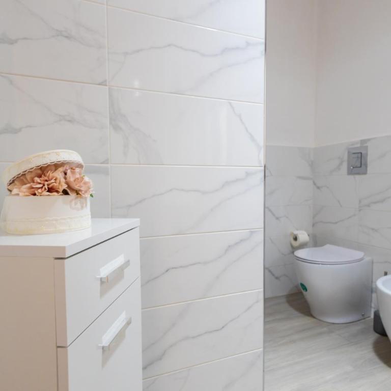 Via Col Vento Rooms - Family Room with Private Bathroom - 17