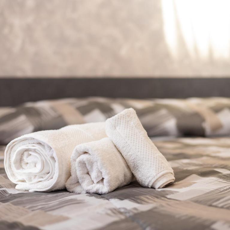 Via Col Vento Rooms - Family Room with Private Bathroom - 12