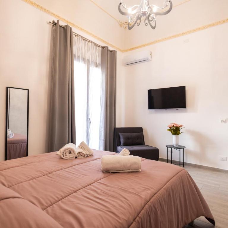 Via Col Vento Rooms - Family Room with Private Bathroom - 4