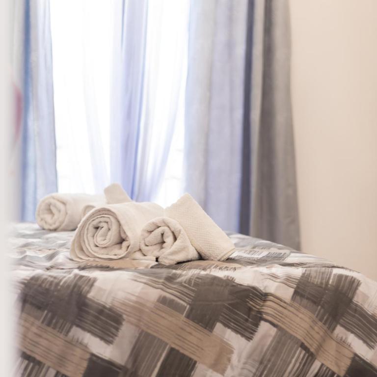 Via Col Vento Rooms - Family Room with Private Bathroom - 3