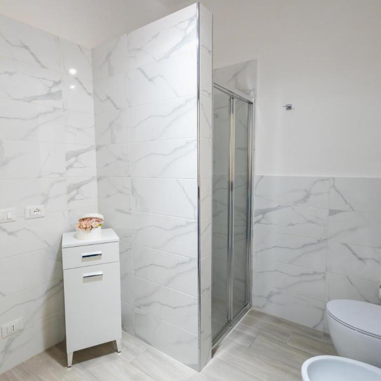 Via Col Vento Rooms - Family Room with Private Bathroom - 8