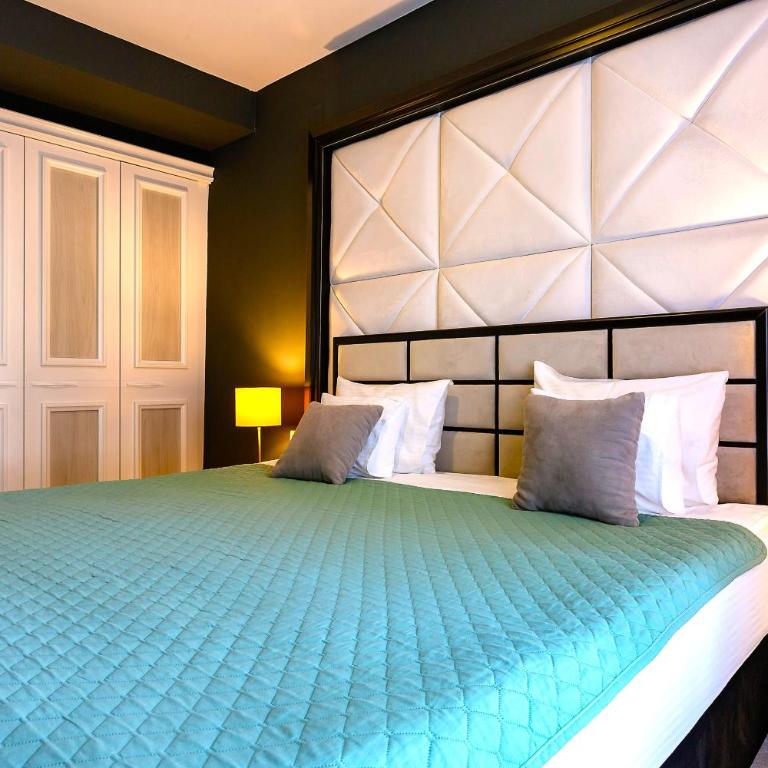 Royalis Suites Rafailovici - Beachfront Sea View Apartments - Deluxe Suite with Sea View - 4
