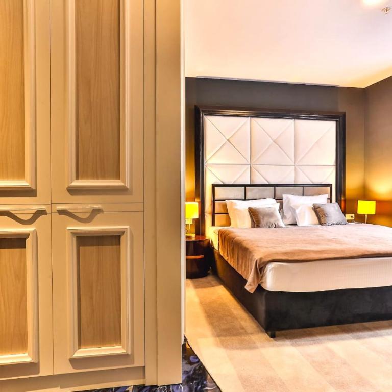 Royalis Suites Rafailovici - Beachfront Sea View Apartments - Superior Double Room with Mountain View - 4