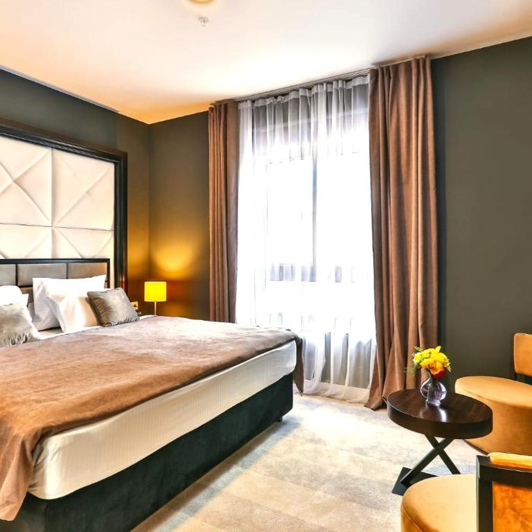 Royalis Suites Rafailovici - Beachfront Sea View Apartments - Superior Double Room with Mountain View - 1