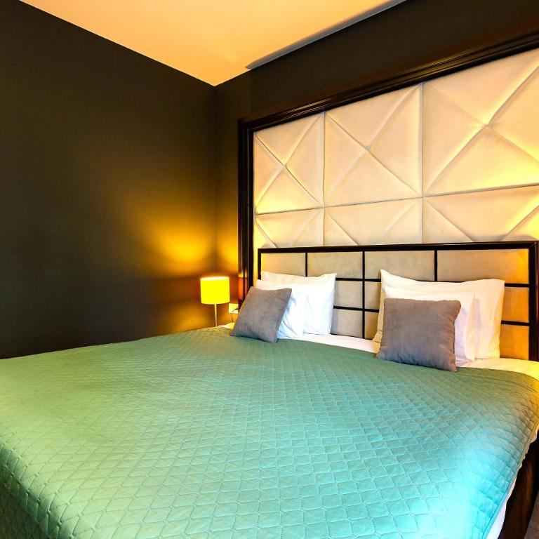 Royalis Suites Rafailovici - Beachfront Sea View Apartments - Superior Double Room with Mountain View - 6