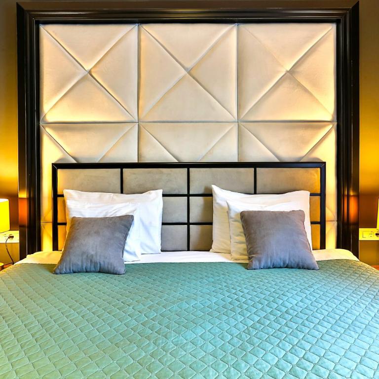 Royalis Suites Rafailovici - Beachfront Sea View Apartments - Superior Double Room with Mountain View - 7