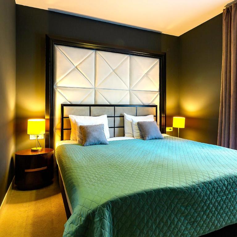 Royalis Suites Rafailovici - Beachfront Sea View Apartments - Superior Double Room with Mountain View - 2