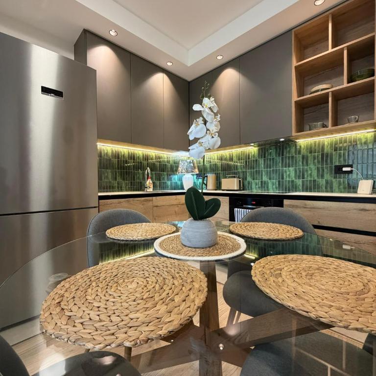 BW Emerald Residences - One-Bedroom Apartment with River View - 4