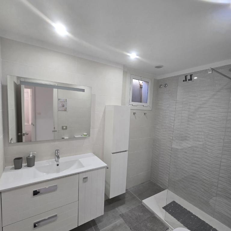 Paradise Caletillas BeachFront Duplex with Pool & Parking - Apartamento de 2 dormitorios - 18