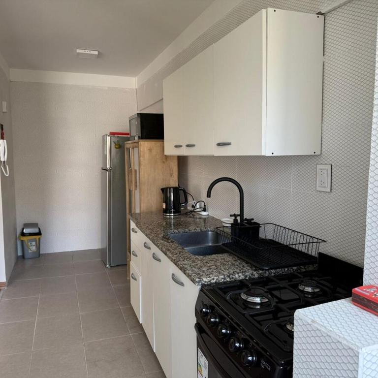 Dpto Cómodo y Cálido a metros del Hospital Italiano - One-Bedroom Apartment - 10