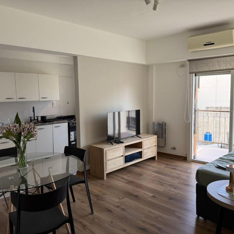 Dpto Cómodo y Cálido a metros del Hospital Italiano - One-Bedroom Apartment - 16
