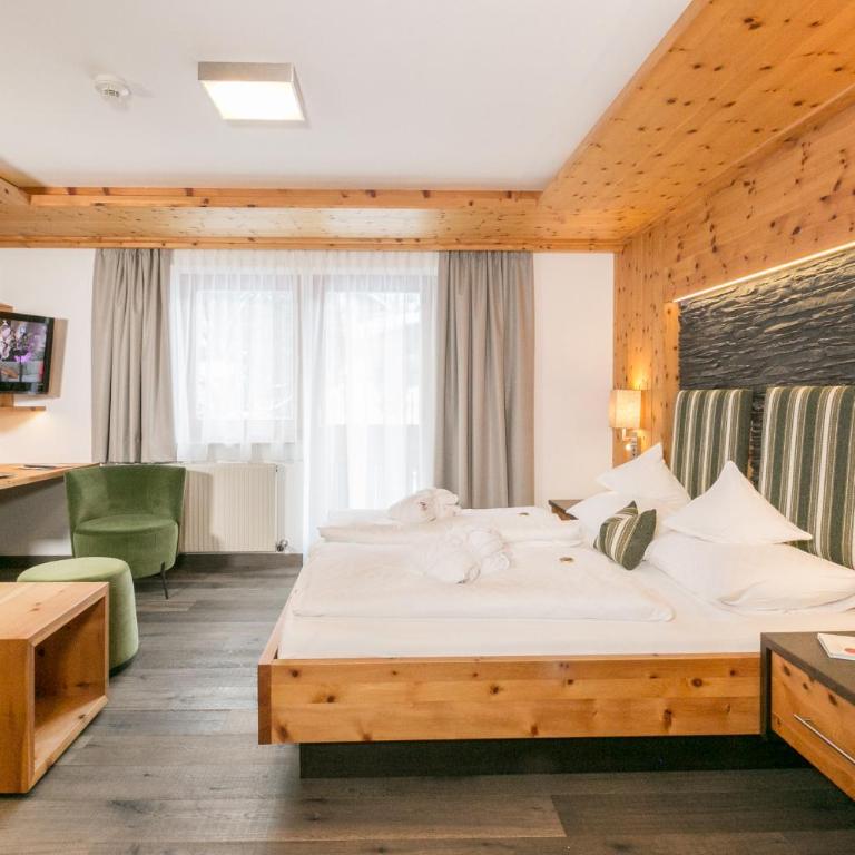 Landhotel Alpenhof Filzmoos - Doppelzimmer mit Balkon - 1