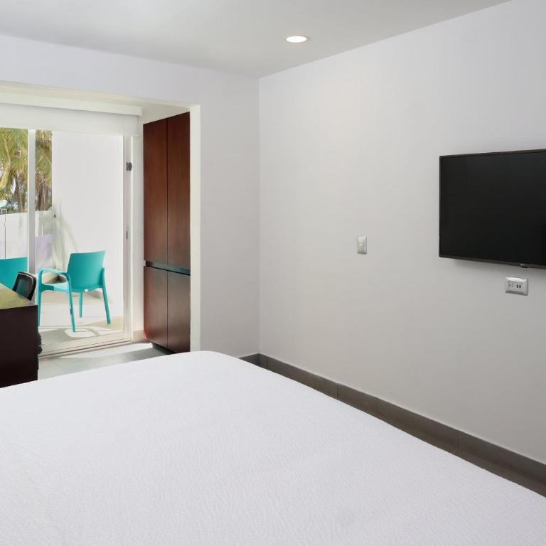 Garner Hotel Mazatlan Beach by IHG - Habitación con cama extragrande - Adaptada para personas de movilidad reducida - 3
