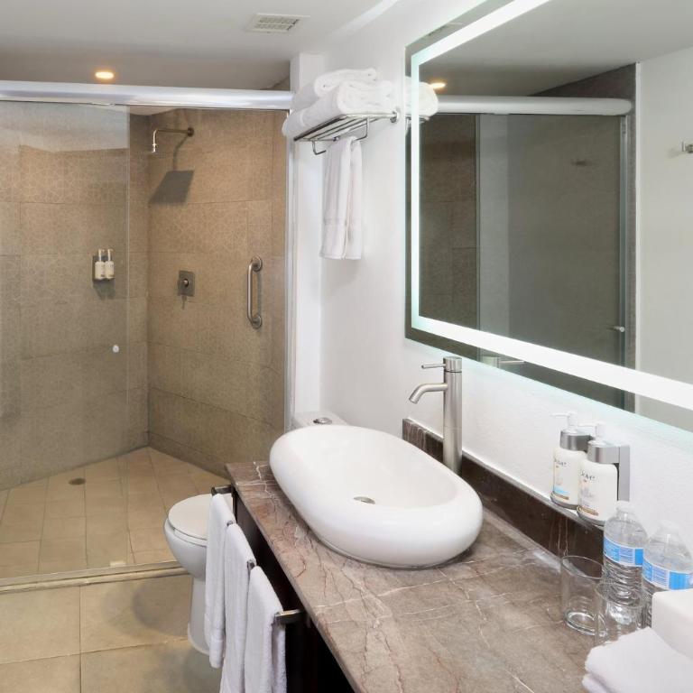 Garner Hotel Mazatlan Beach by IHG - Standard Queen Room with Two Queen Beds and Ocean View - High Floor - 2