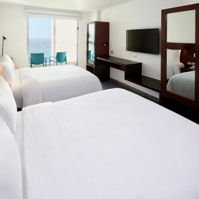 Garner Hotel Mazatlan Beach by IHG - Standard Queen Room with Two Queen Beds and Ocean View - High Floor - 3