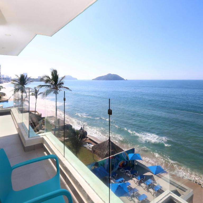 Garner Hotel Mazatlan Beach by IHG - Queen Suite with Two Queen Beds and Ocean Front - High Floor - 1