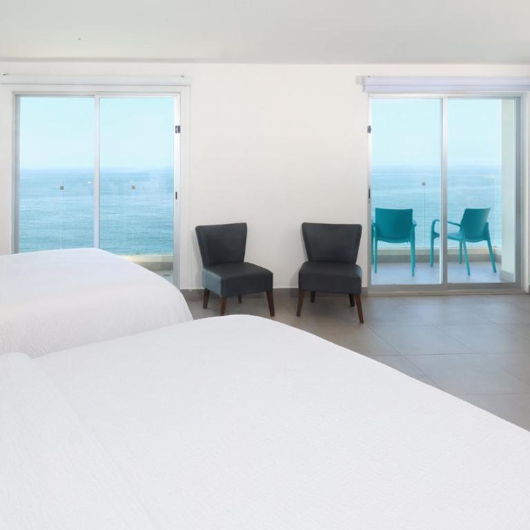 Garner Hotel Mazatlan Beach by IHG - Queen Suite with Two Queen Beds and Ocean Front - 3