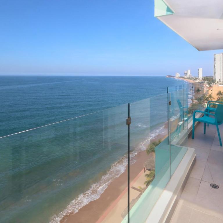 Garner Hotel Mazatlan Beach by IHG - Queen Suite with Two Queen Beds and Ocean Front - 5