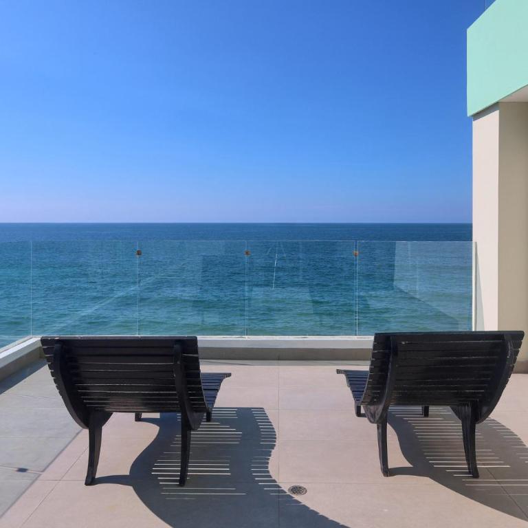 Garner Hotel Mazatlan Beach by IHG - Two-Bedroom Suite with Four Queen Beds and Ocean Front - 2