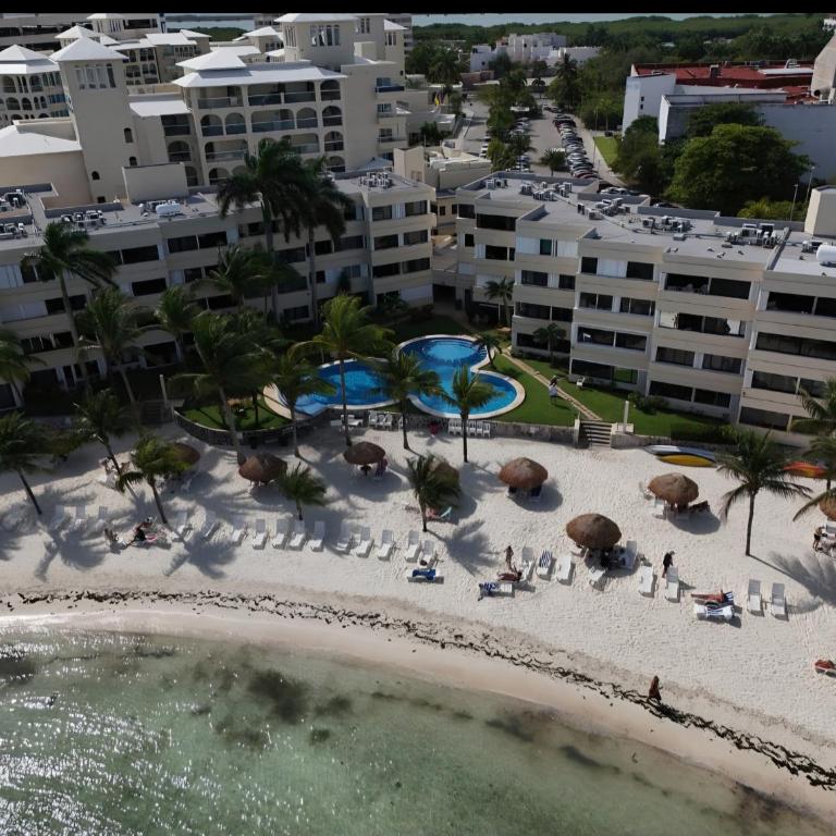 beach front 218 - Cancun - Two-Bedroom Apartment - Oceanfront - 4