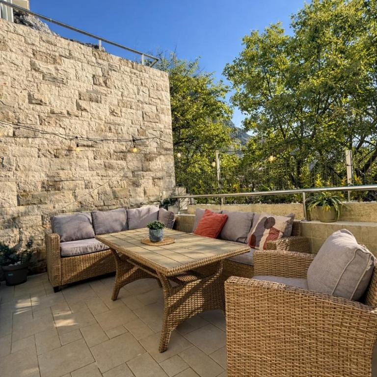 Quite & Spacious 1-Bedroom Apartment with Large Terrace - Kotor - One-Bedroom Apartment - 1