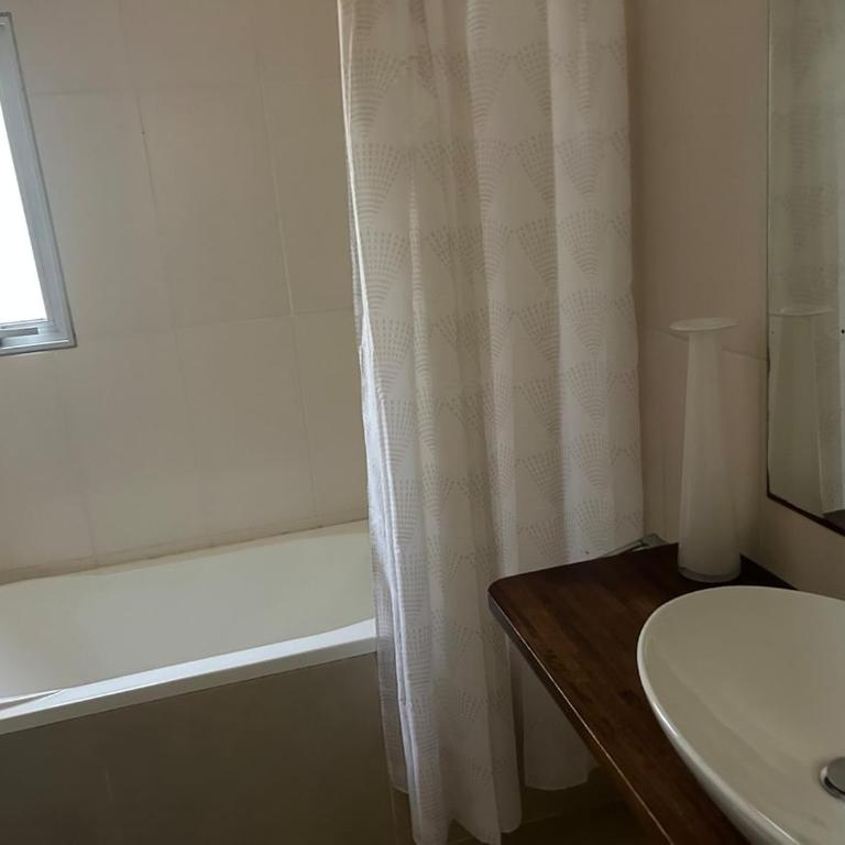 Rent a nice house in a quiet area of El Tesoro - Two-Bedroom House - 18