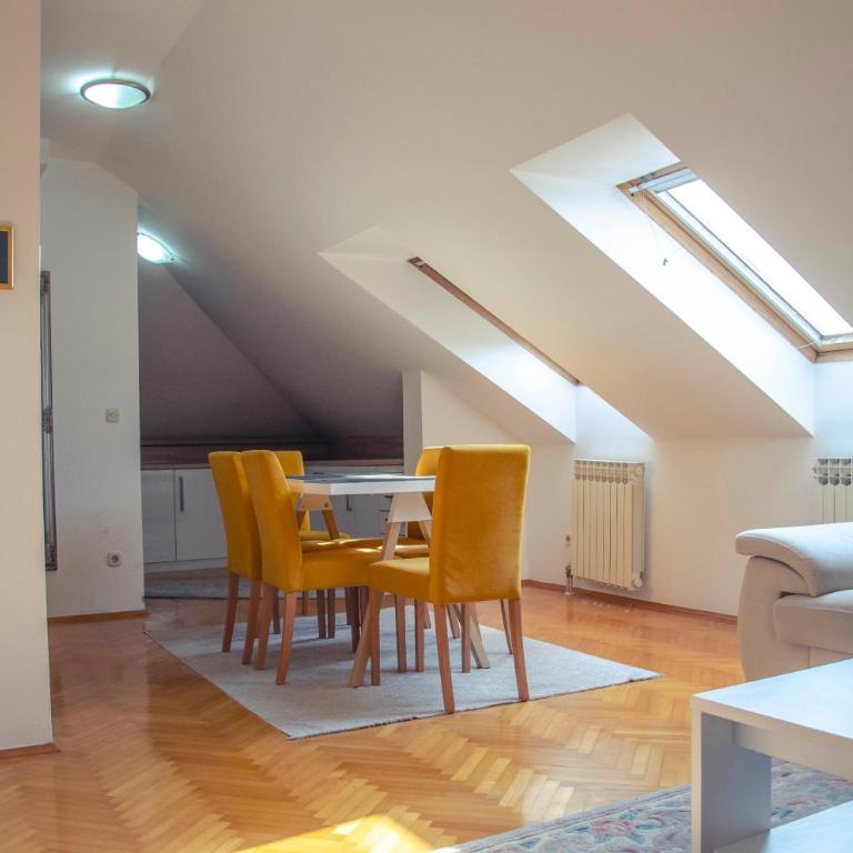 Engadin's Old Town Units - Free Parking - Apartman u Potkrovlju sa 3 Spavaće Sobe - 1