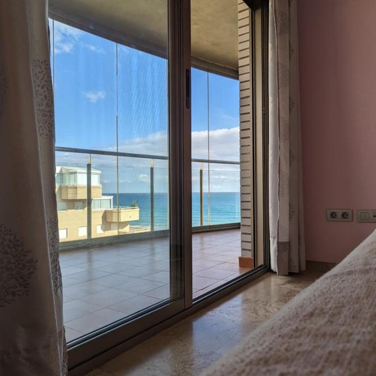Primera Línea con Vistas Panorámicas al Mar - Apartamento de 2 dormitorios con terraza y vistas al mar - 10
