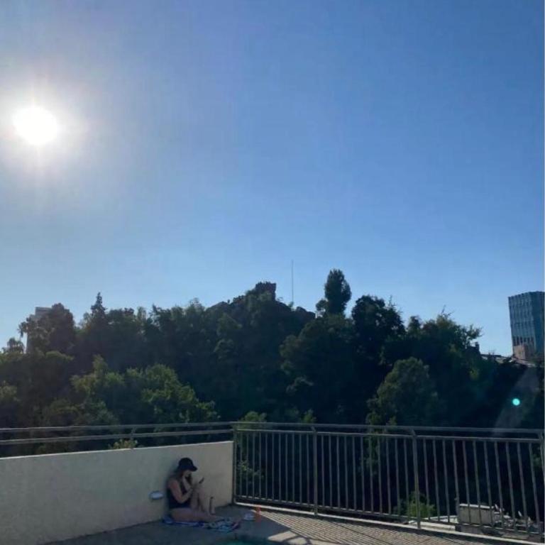 Departamento estudio en Lastarria, piscina con vista al cerro Santa Lucia, cama dos plazas - Studio Apartment with Queen Bed - 6