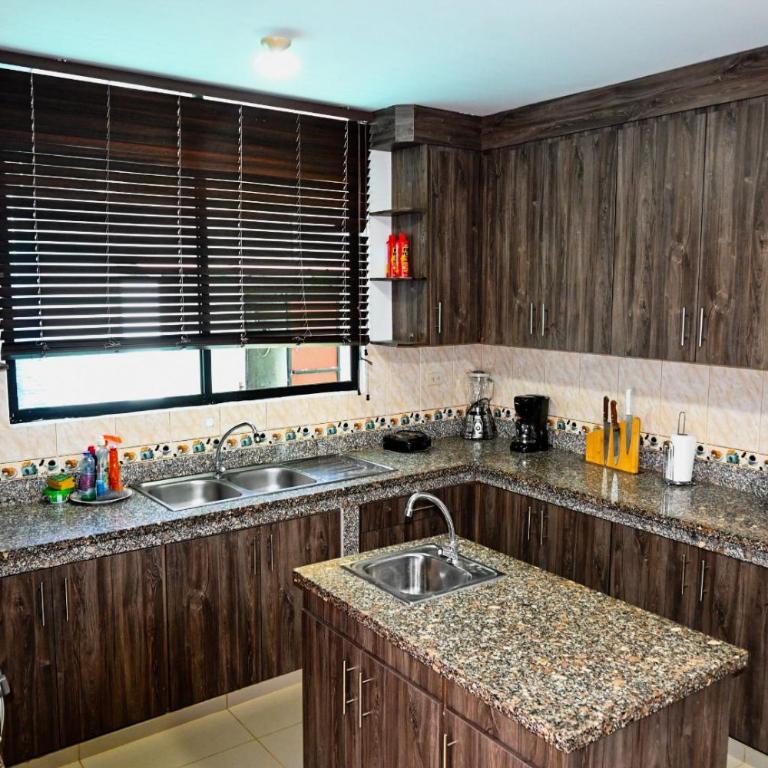 Casa familiar con piscina y zona bbq - Vacation Home - 4