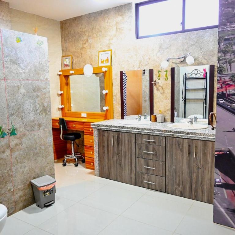 Casa familiar con piscina y zona bbq - Vacation Home - 18