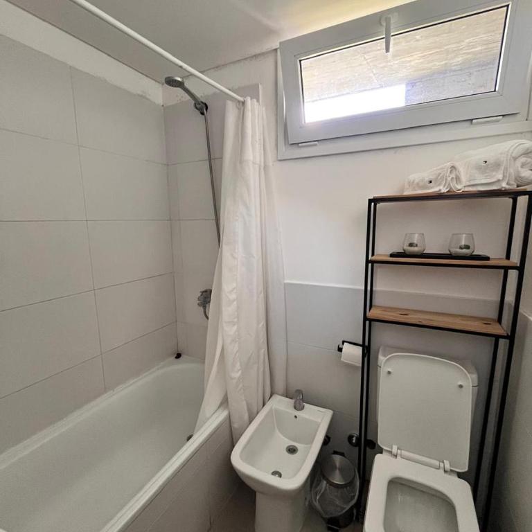 Hermoso y tranquilo monoambiente estudio - One-Bedroom Apartment - 12