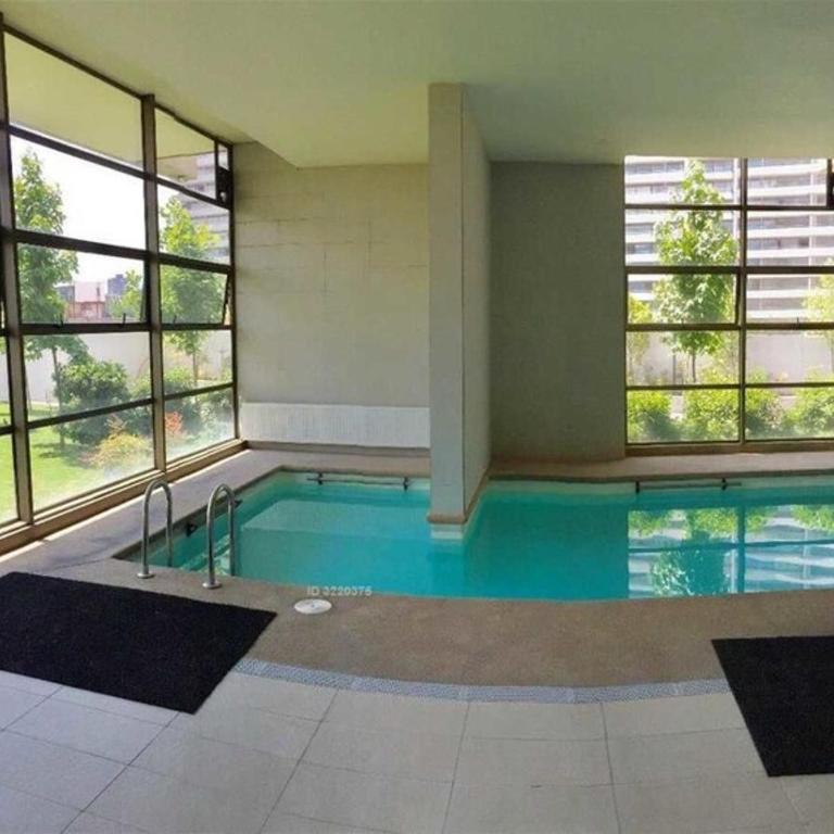 Departamento con vista mas piscina y estacionamiento al lado Parque Arauco - Two-Bedroom Apartment - 3