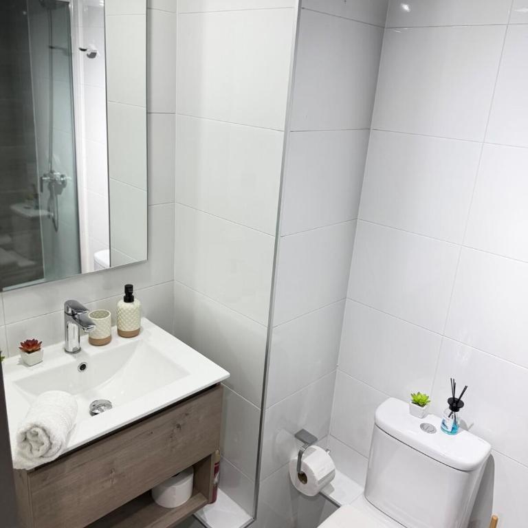 Apartamento nuevo a pasos del Estadio Nacional - Two-Bedroom Apartment - 6