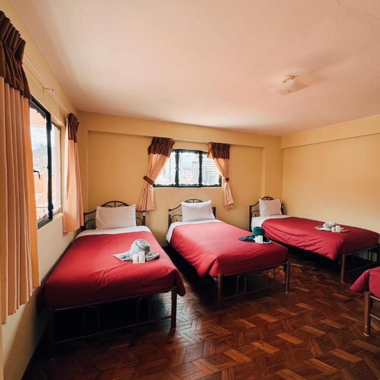 York House - Family Room with Shared Bathroom - 4