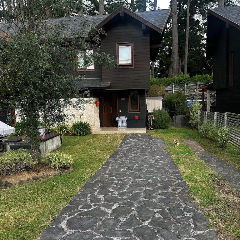 Hermosa Casa Familiar en Parque Pinares Pucón - Three-Bedroom House - 1
