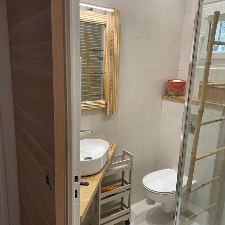 Grand F2 quartier Les Plaines, Boulouris proche mer et port Santa-Lucia - Apartment mit 1 Schlafzimmer - 10